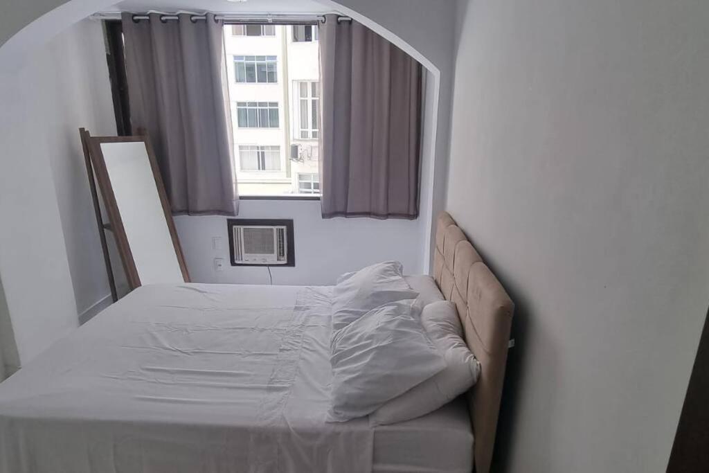 Quarto E Sala A Uma Quadra Da Praia Copacabana Posto 02 Río de Janeiro Exterior foto